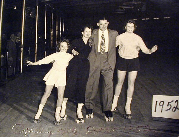 Φωτο-αφιέρωμα: Η πρώτη πίστα για roller skating.