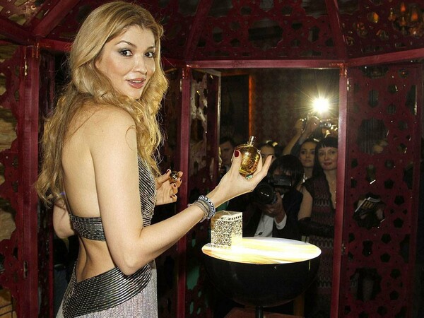 "Διάρρηξη" αντιφρονούντων στη βίλα της Gulnara Karimova.