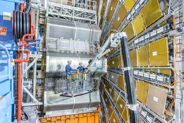 Στον πυρήνα του CERN. Από την 'Αννα Παντελιά.