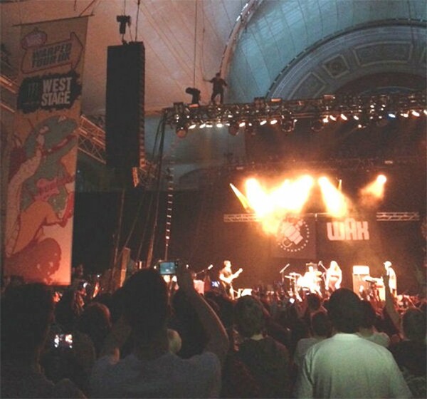 To πιο ηλίθιο stage dive ανήκει επισήμως στο ράπερ George Watsky 