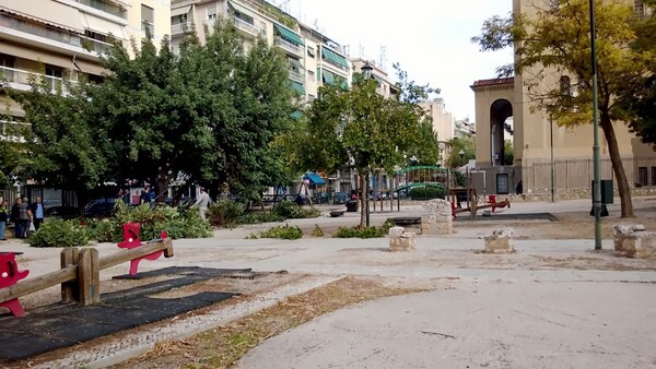 Η άβατη παιδική χαρά έσπασε!