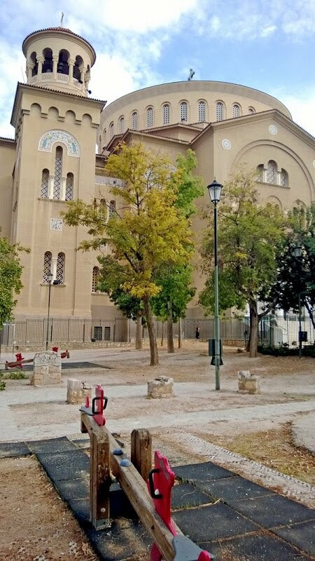 Η άβατη παιδική χαρά έσπασε!