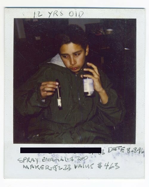 Αυτές οι polaroids μικροκλεφτών από τα 90s που πιάστηκαν στα πράσα είναι σχεδόν τέχνη