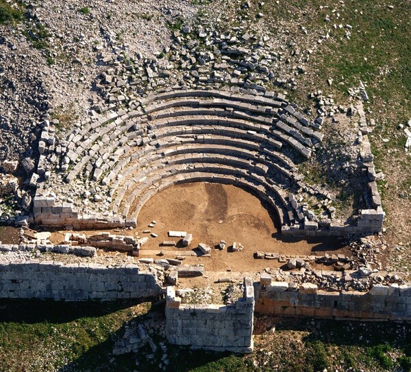 17 μαγικά αρχαία θέατρα της Ελλάδας