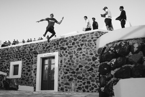 Chạy tự do với đường đua Santorini