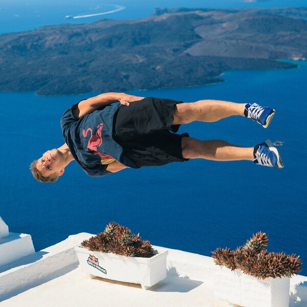 Chạy tự do với đường đua Santorini