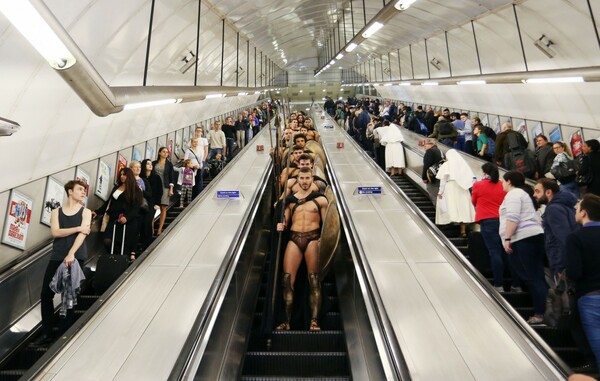 This is SPARTA...στο μετρό του Λονδίνου