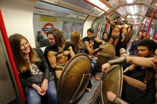 This is SPARTA...στο μετρό του Λονδίνου