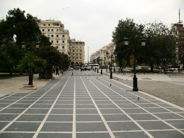 Μια ολόκληρη μέρα (στην Πλατεία Δικαστηρίων)