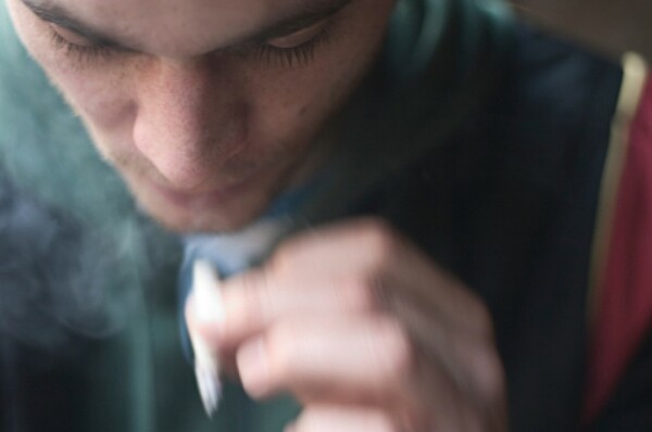 Highsexuals: Μπορεί ένας straight να γίνει προσωρινά gay υπό την επήρεια ναρκωτικών;