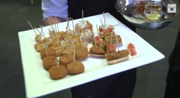 Τι συμβαίνει όταν σερβίρεις junk food για γκουρμέ οργανικά πιάτα;