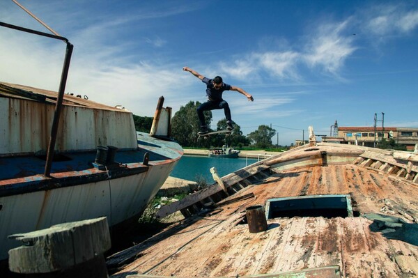 Streetskate στους δρόμους της Λευκάδας και στις εγκαταλελειμμένες Αμερικάνικες βάσεις