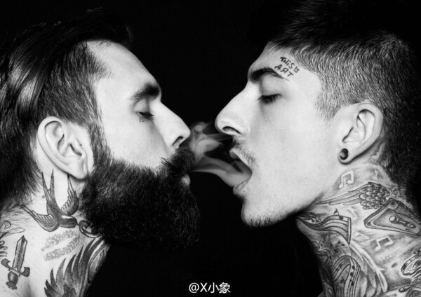@rickifuckinhall: Ένας ροκ σταρ της μόδας γεμάτος τατουάζ και γένια
