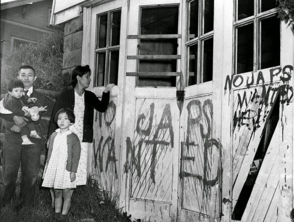 16 σπάνιες φωτογραφίες που δείχνουν τον ρατσισμό και τον ναζισμό στην ανθρώπινη ιστορία