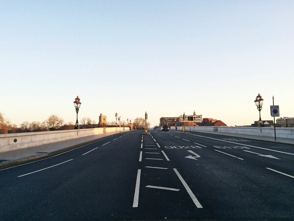 Πήγα βόλτα με το ποδήλατό μου ανήμερα των Χριστουγέννων, και φωτογράφησα τους άδειους δρόμους