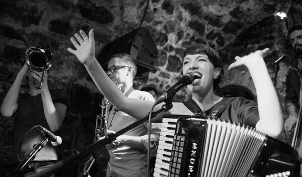 Μάγδα Γιαννίκου: Μιλάμε με την bandleader των Banda Magda