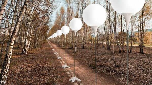 Οκτώ χιλιάδες φωτεινά μπαλόνια στον ουρανό του Βερολίνου