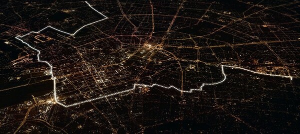 Οκτώ χιλιάδες φωτεινά μπαλόνια στον ουρανό του Βερολίνου