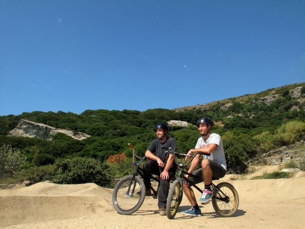 Το πρώτο ξενοδοχείο με skate και bike bowl της Ελλάδας βρίσκεται στην Άνδρο