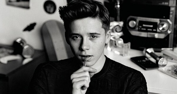 O Brooklyn Beckham στο πρώτο του εξώφυλλο 