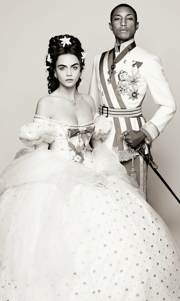 H Cara Delevingne τραγουδά με τον Pharrell Williams για την Chanel