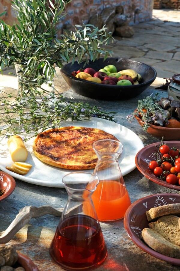 Η Jacoline Vinke προτείνει για τις γιορτές έξι υπέροχα ελληνικά μικρά ξενοδοχεία με τέλειο φαγητό!