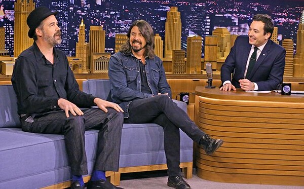 Ο Dave Grohl και ο Krist Novoselic διηγούνται ιστορίες από τα παλιά