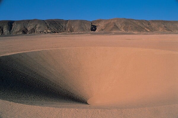 Desert Breath - Μια γιγαντιαία ελληνική εγκατάσταση στην έρημο γίνεται viral