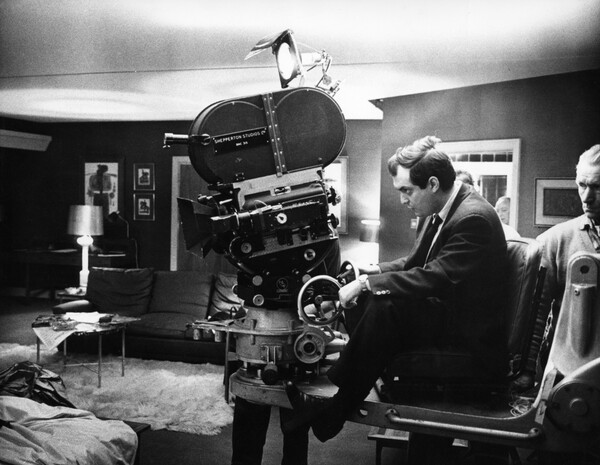 13 σπάνιες φωτογραφίες του Stanley Kubrick από τα γυρίσματα του Dr Strangelove