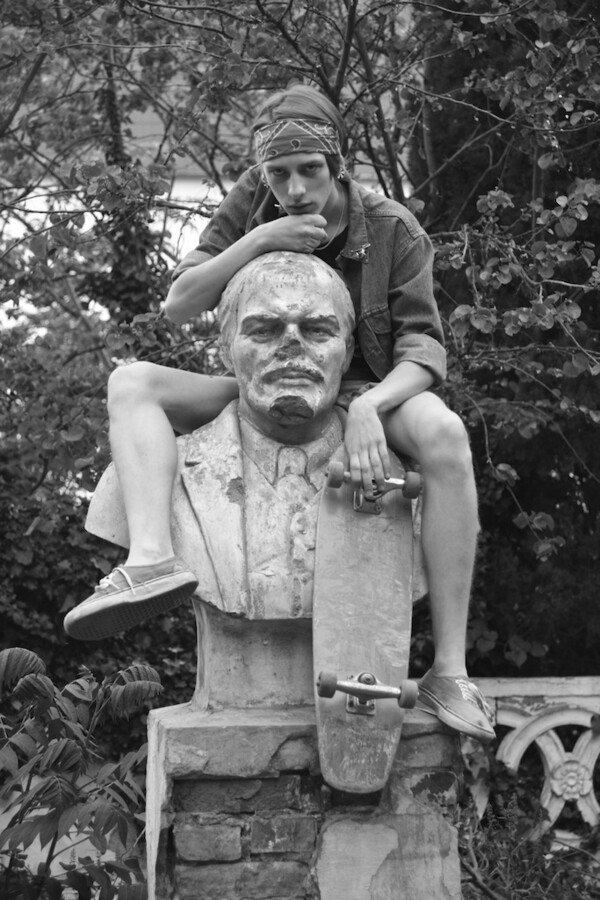 O Gosha Rubchinskiy ντύνει (και φωτογραφίζει) την ρώσικη street youth, όπως κανένας άλλος