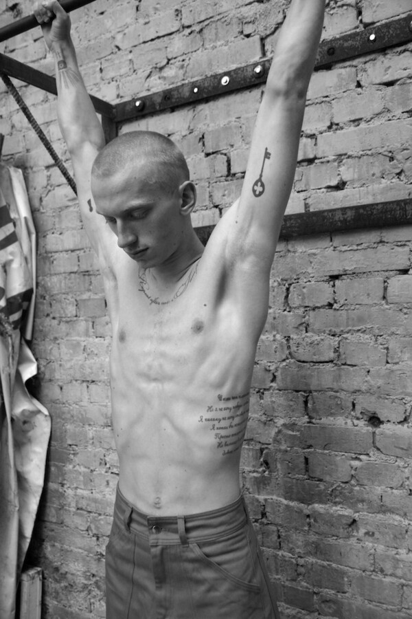 O Gosha Rubchinskiy ντύνει (και φωτογραφίζει) την ρώσικη street youth, όπως κανένας άλλος