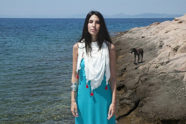 Scarf Story. Δύο φίλες, πολλά φουλάρια.