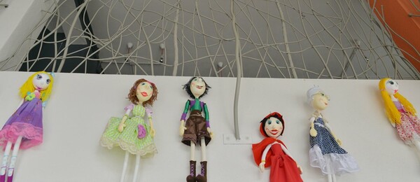 Dolls and the City: Η Ντόμινι Λυμπέρη είναι μια ροκ εντ ρολ κούκλα