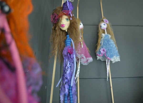 Dolls and the City: Η Ντόμινι Λυμπέρη είναι μια ροκ εντ ρολ κούκλα