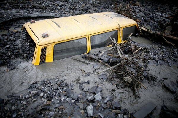Συγκλονιστικές εικόνες από τα πλημμυρισμένα Βαλκάνια