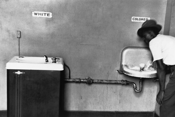 16 σπάνιες φωτογραφίες που δείχνουν τον ρατσισμό και τον ναζισμό στην ανθρώπινη ιστορία