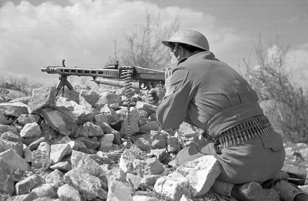 27 ασπρόμαυρες φωτογραφίες από τον Ελληνικό Εμφύλιο