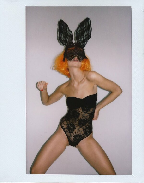 Οι σέξι polaroids της Millicent Hailes [ΝSFW]