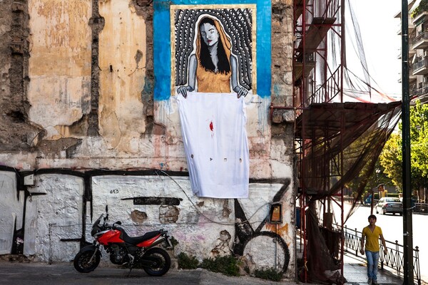Bleeps: Πολιτικός και κοινωνικός σχολιασμός στους τοίχους της Αθήνας 