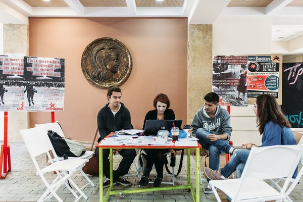 Πήγαμε σε μία συνέλευση από αυτές που θέλει να καταργήσει ο Φορτσάκης