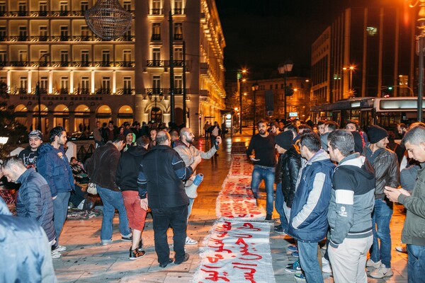 Εγκλωβισμένοι στην Αθήνα - Oι ιστορίες των Σύρων της πλατείας Συντάγματος