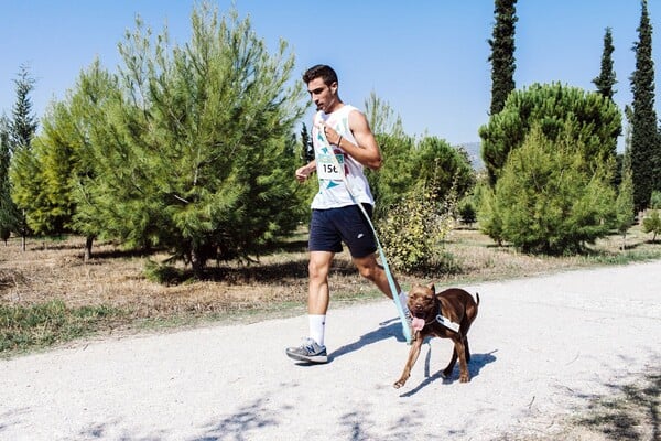 Οι Αθηναίοι σε μαραθώνιο με τους σκύλους τους