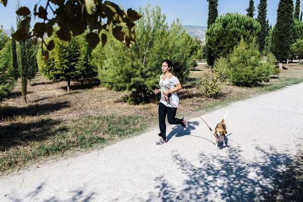 Οι Αθηναίοι σε μαραθώνιο με τους σκύλους τους 