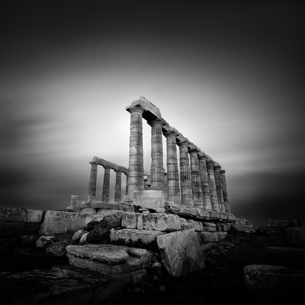 Η ασπρόμαυρη Αθήνα της Julia Anna Gospodarou