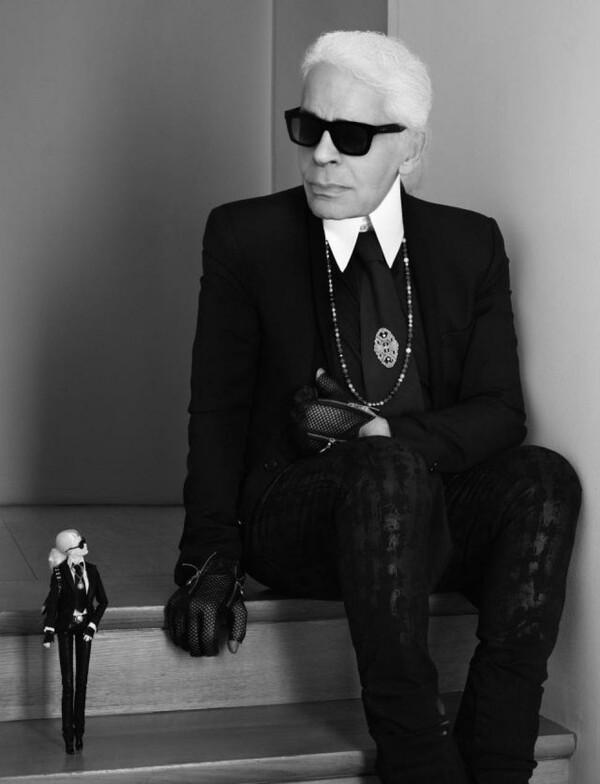 H Barbie του Karl Lagerfeld κάνει πρεμιέρα εν μέσω της εβδομάδας μόδας στο Παρίσι