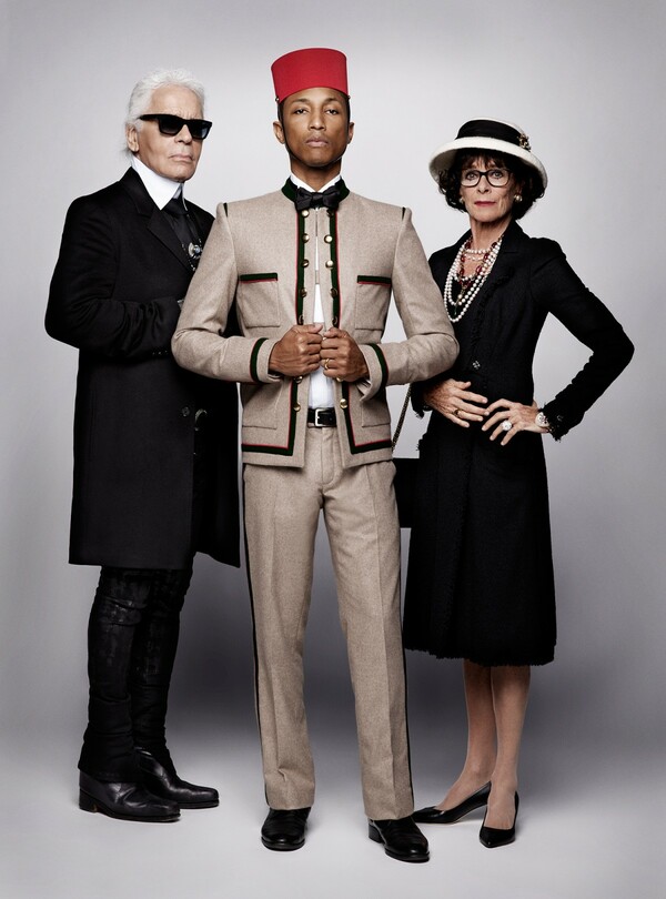 H Cara Delevingne τραγουδά με τον Pharrell Williams για την Chanel