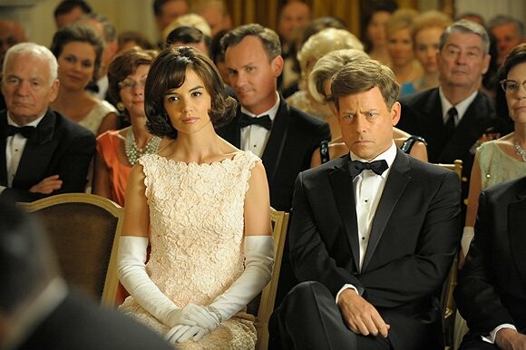 H Katie Holmes επιστρέφει ως Τζάκι Ο