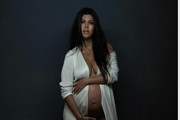 Η έγκυος αδελφή της Κιμ Καρντάσιαν φωτογραφίζεται γυμνή