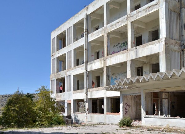 Επίσκεψη στο εγκαταλελειμμένο Σανατόριο της Πάρνηθας