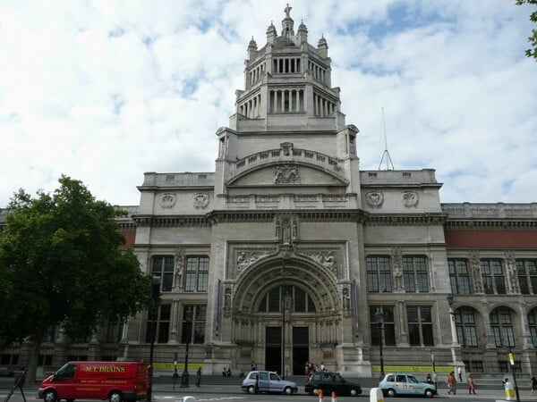Η υπεύθυνη του εξαιρετικού Victoria & Albert Museum στο LIFO.gr
